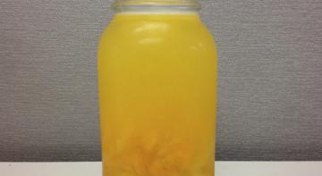 Если вы пьете лимонную воду по утрам, добавьте ананас к ней. Вот самая важная причина  зачем!